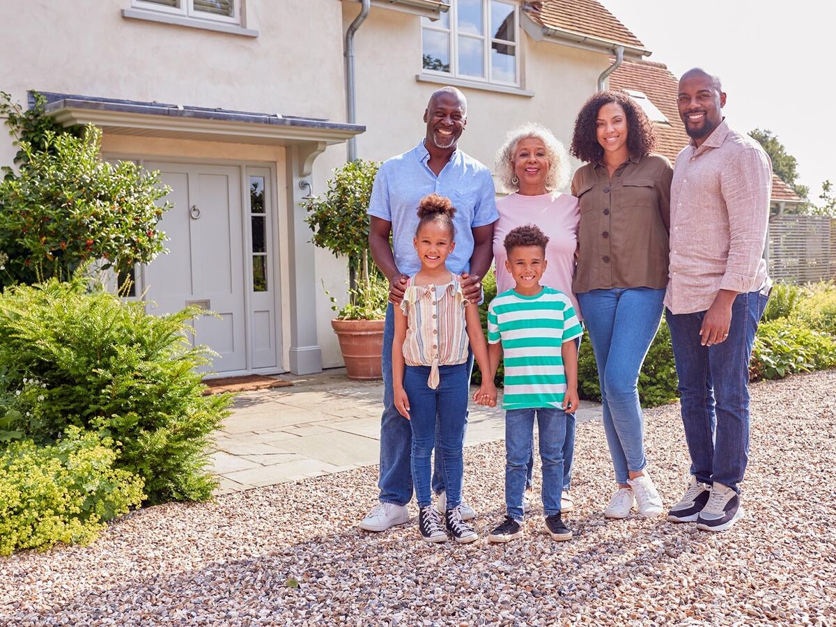 Shutterstock 2038075136