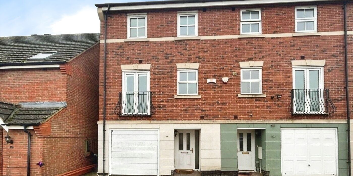 EOW Yec5n V Uq M1t E30 PE Fqw